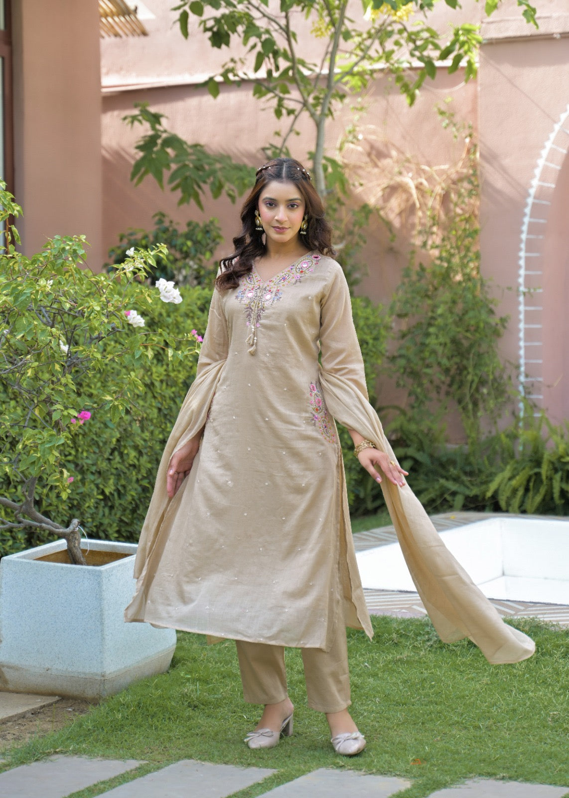 NOOAA AARNA Mirror Embroidered Kurta Set