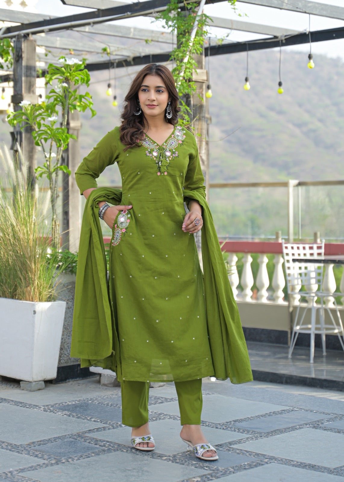 NOOAA AARNA Mirror Embroidered Kurta Set