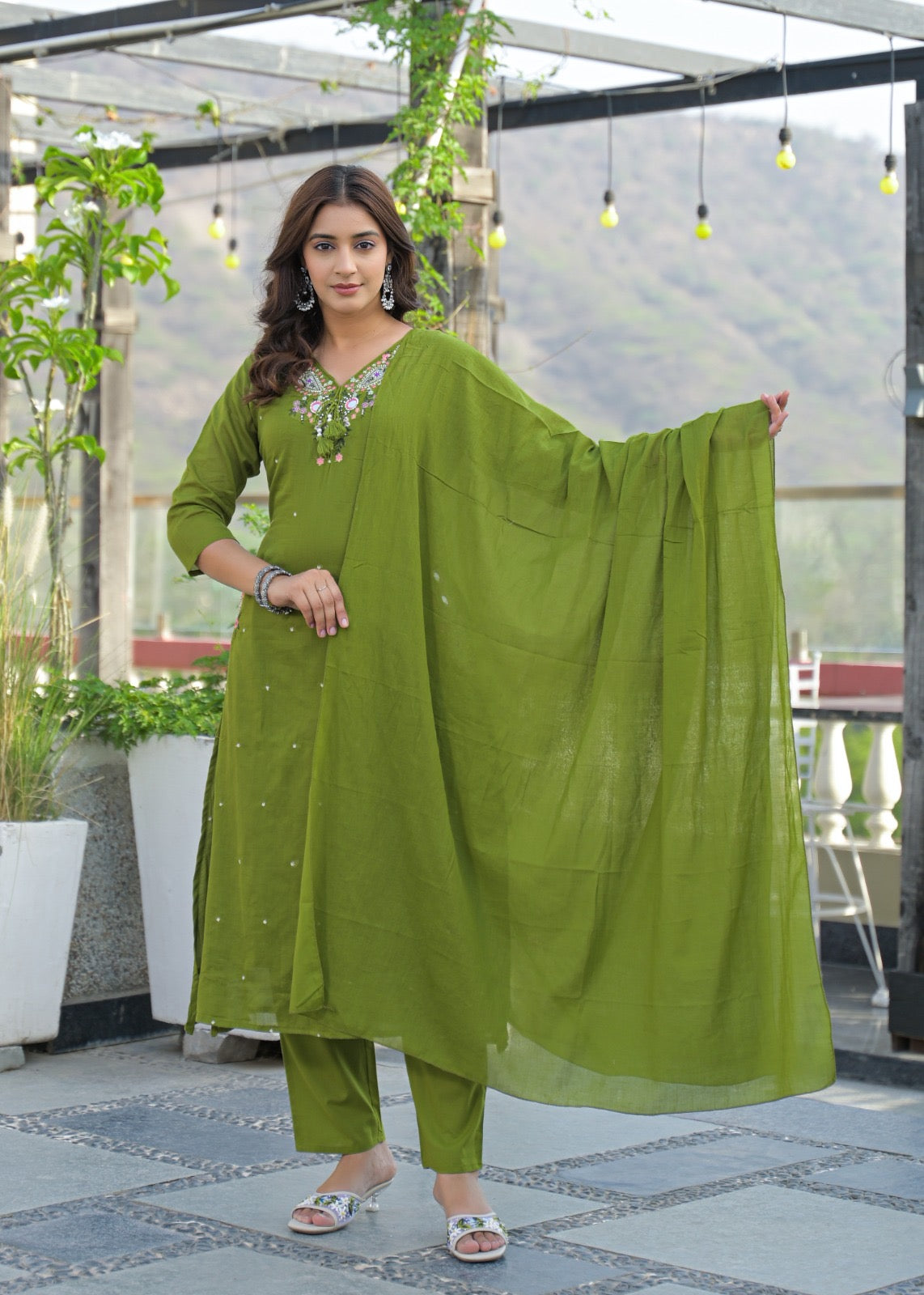 NOOAA AARNA Mirror Embroidered Kurta Set