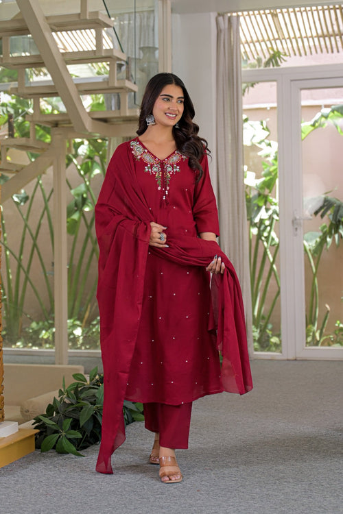 NOOAA AARNA Mirror Embroidered Kurta Set