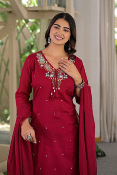 NOOAA AARNA Mirror Embroidered Kurta Set