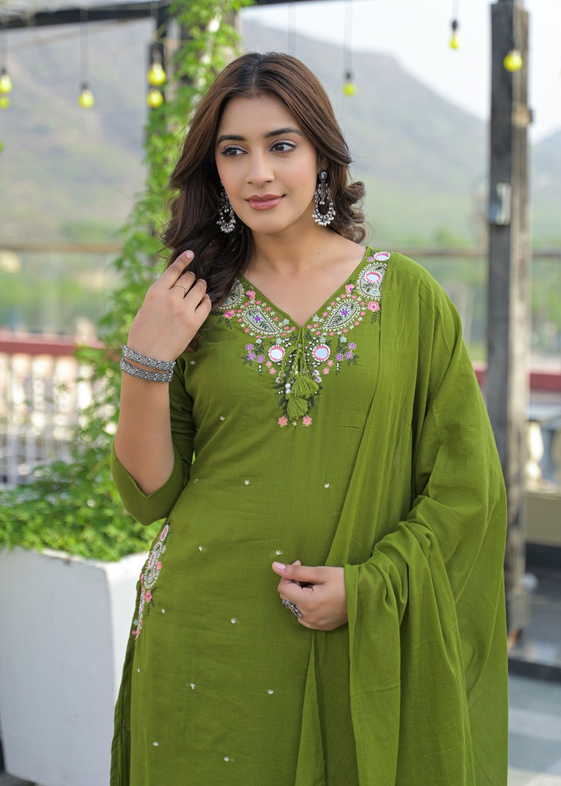 NOOAA AARNA Mirror Embroidered Kurta Set