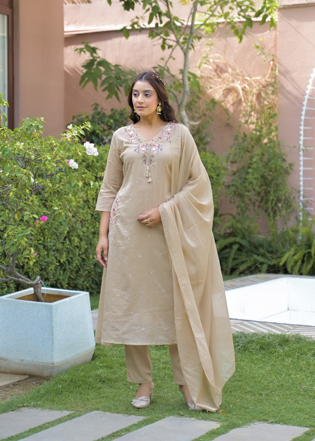 NOOAA AARNA Mirror Embroidered Kurta Set